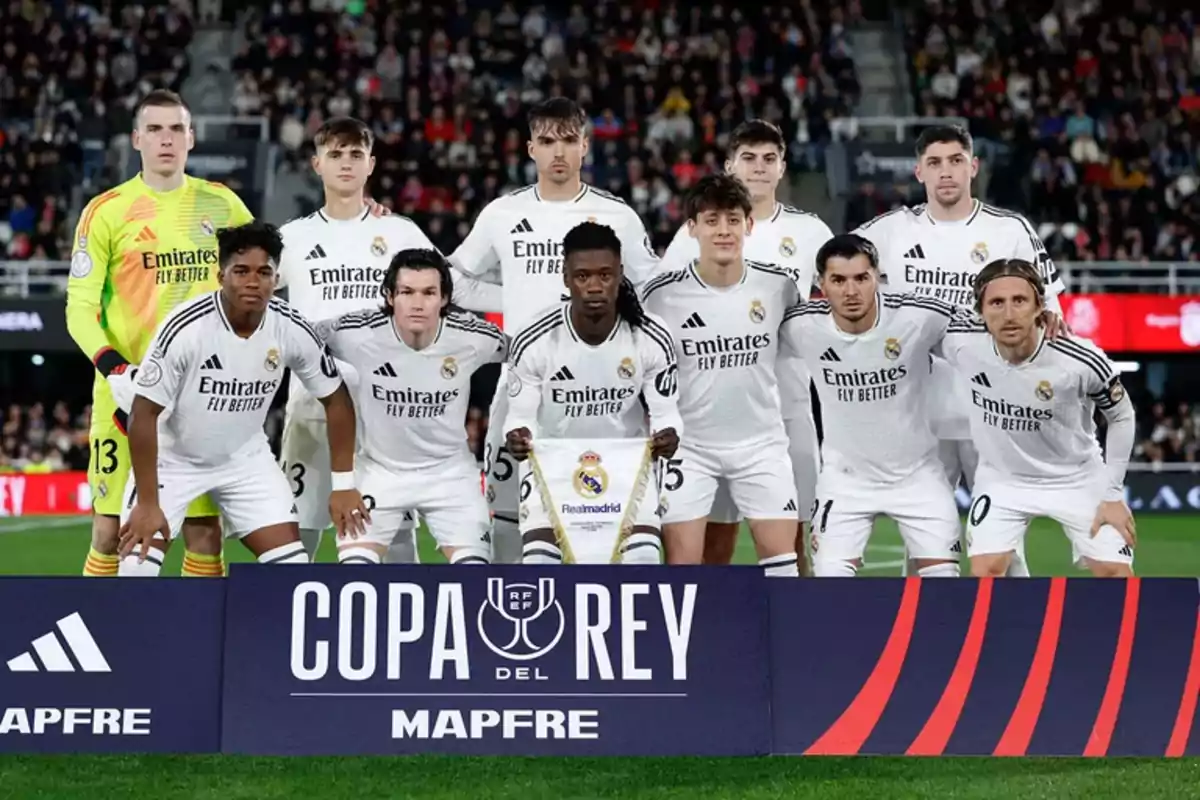 Real Madrid soccer players posing on the field before a Copa del Rey match. Real Madrid soccer players posing on the field before a Copa del Rey match.