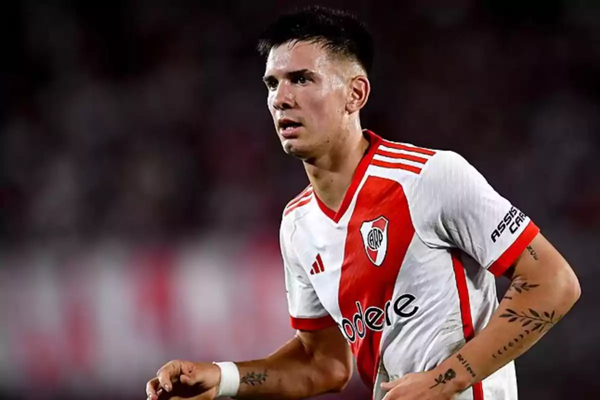 Soccer player in River Plate uniform on the playing field. Soccer player in River Plate uniform on the playing field.