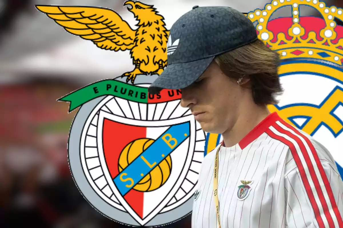 Young man wearing a Benfica cap and t-jersey in front of the Benfica and Real Madrid crests