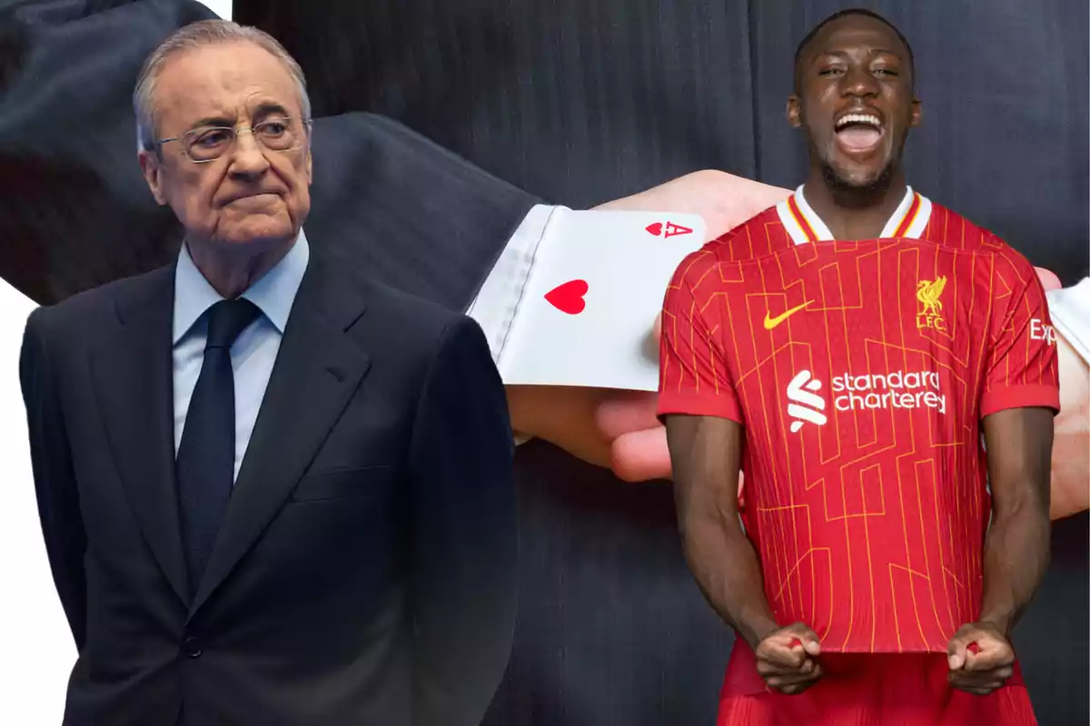 Un hombre de traje serio al lado de un futbolista con uniforme rojo celebrando, al fondo una mano sostiene un as de corazones escondido en la manga