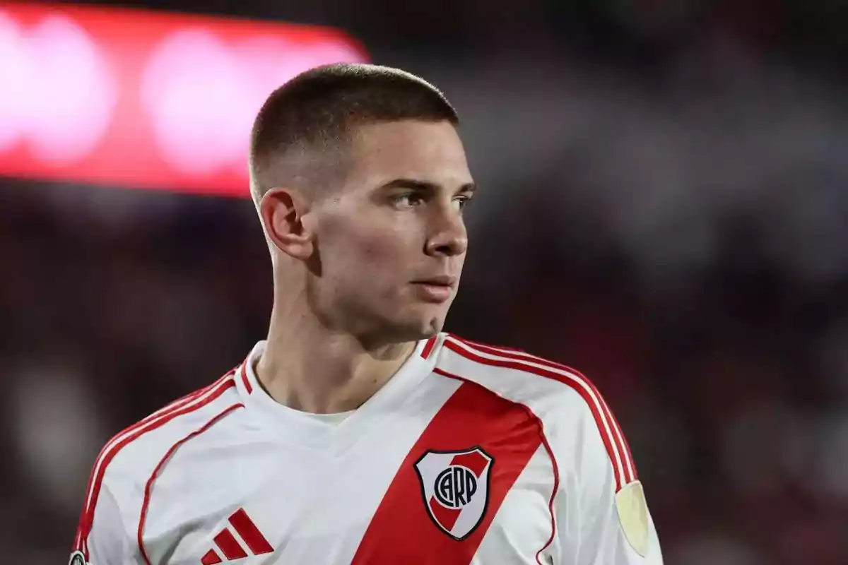Soccer player wearing a River Plate jersey looking to the side in a stadium Soccer player wearing a River Plate jersey looking to the side in a stadium