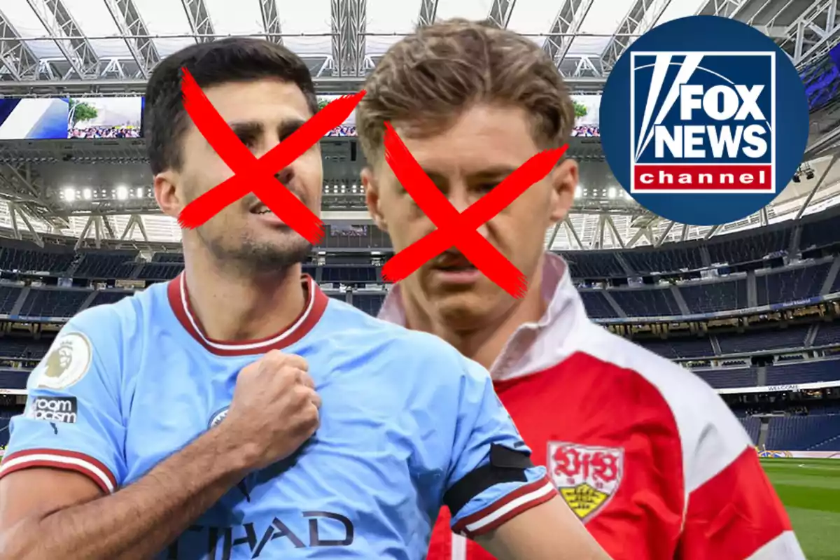 Dos futbolistas con una gran equis roja sobre sus rostros aparecen en un estadio junto al logo de Fox News Channel