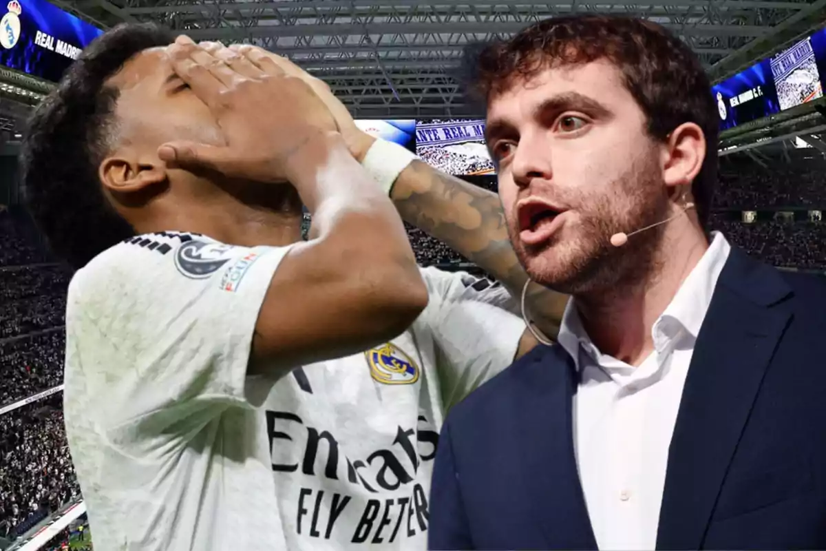 Un futbolista del Real Madrid se cubre el rostro con las manos en señal de frustración mientras un hombre con micrófono de diadema habla en primer plano dentro de un estadio lleno de aficionados