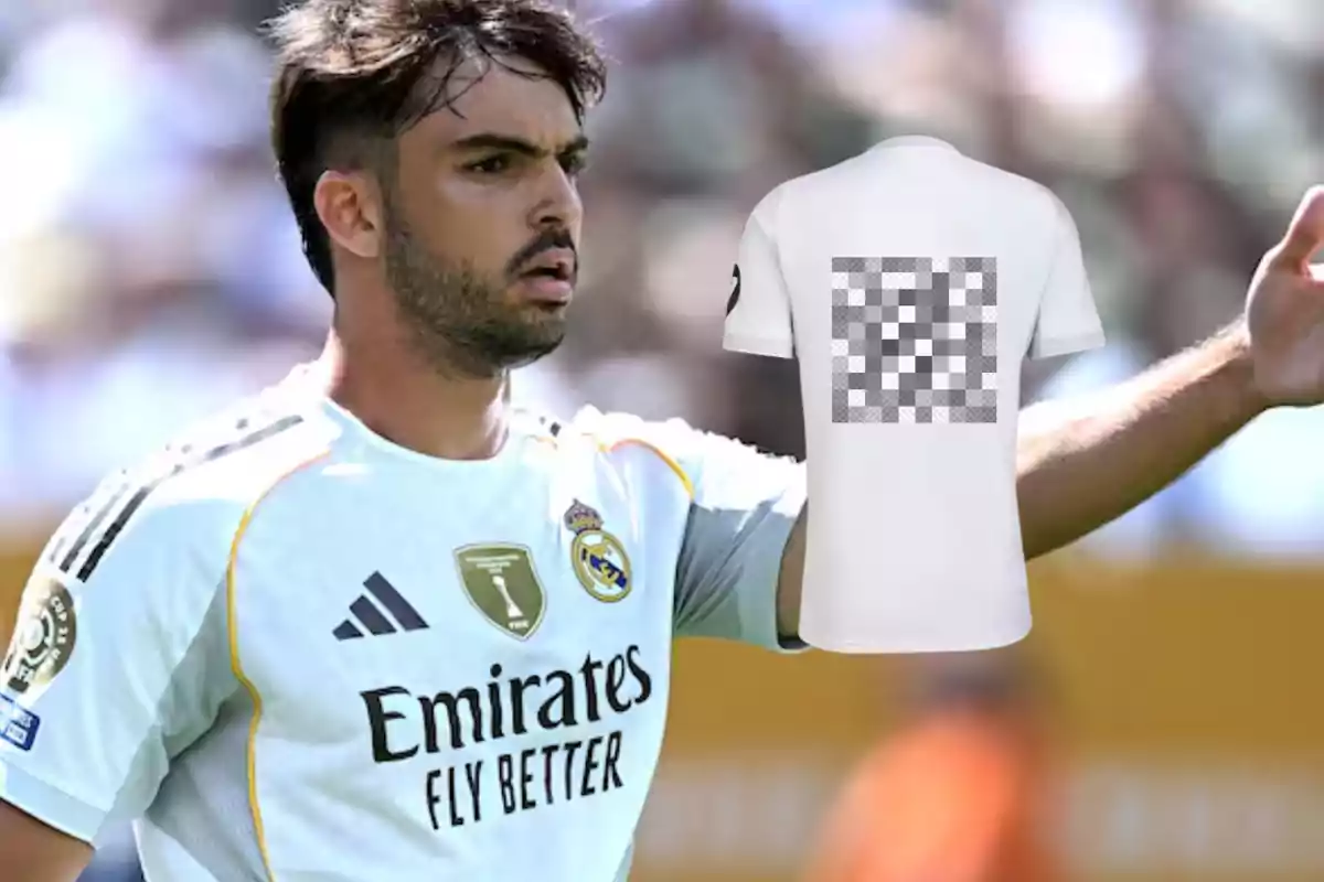 Jugador de fútbol con camiseta blanca del Real Madrid y una camiseta adicional con un código QR en la parte trasera superpuesta a la imagen.