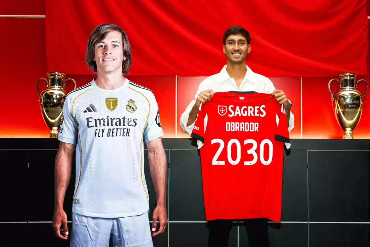Un futbolista con la camiseta del Real Madrid junto a otro hombre que sostiene una camiseta roja con el nombre Obrador y el número 2030, ambos posando frente a trofeos y un fondo rojo.