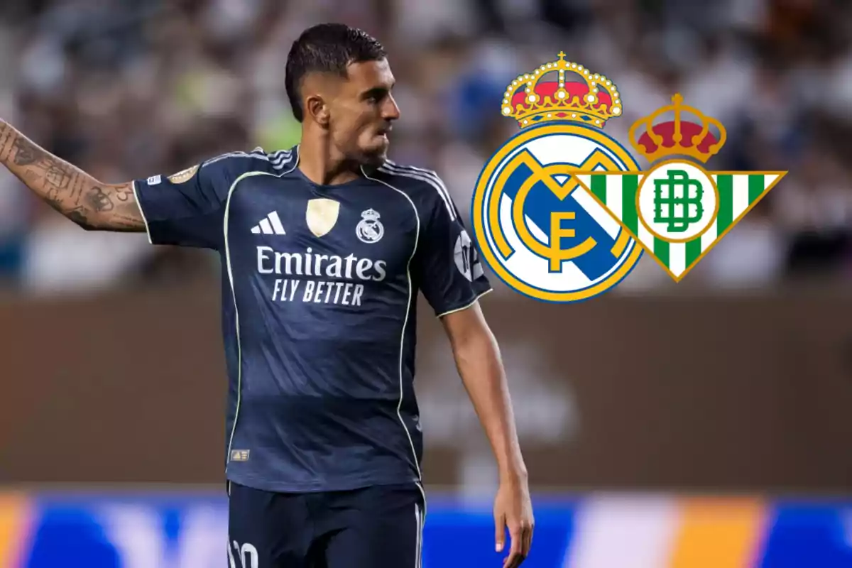 Futbolista del Real Madrid con los escudos de Real Madrid y Real Betis al fondo