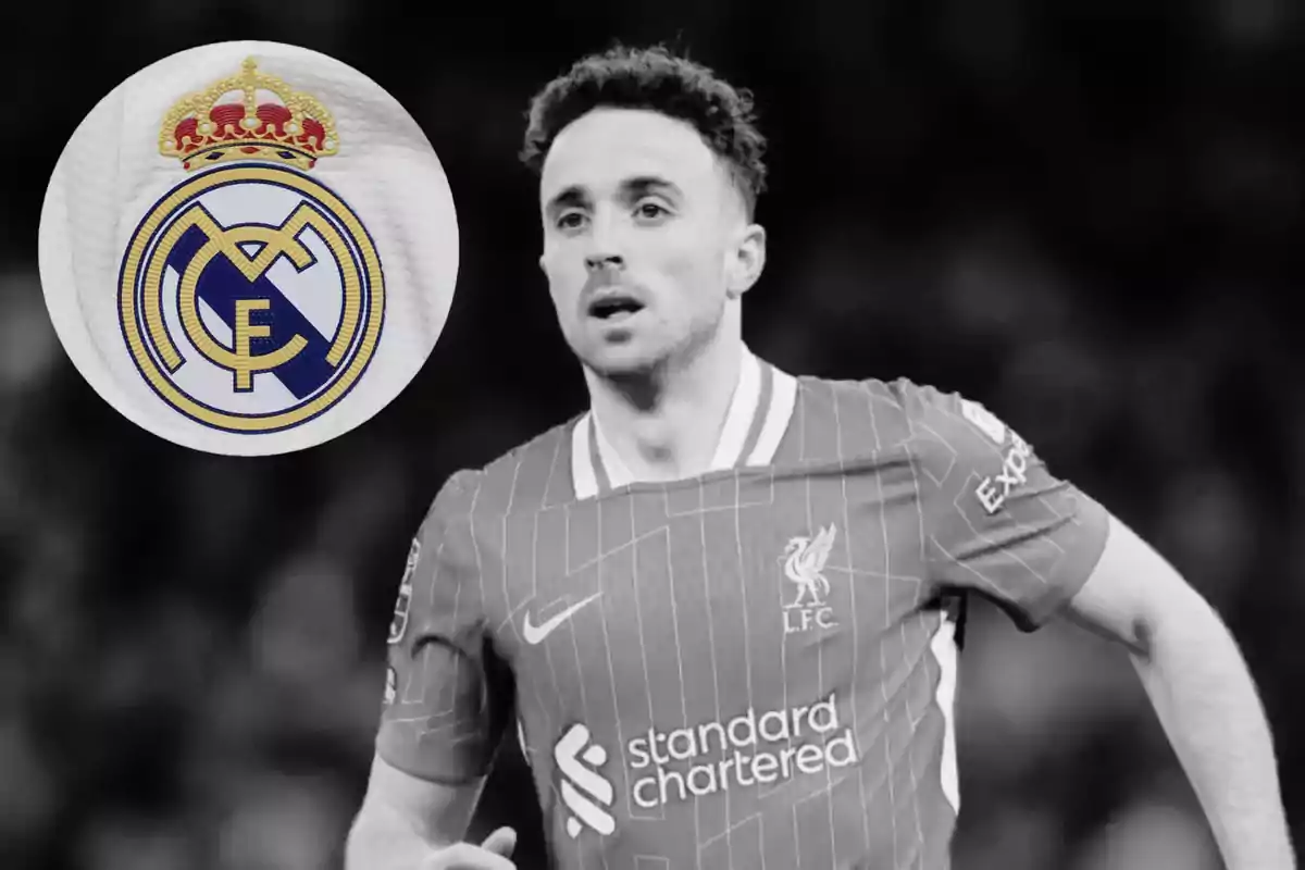 Futbolista del Liverpool en primer plano con el escudo del Real Madrid en la esquina superior izquierda
