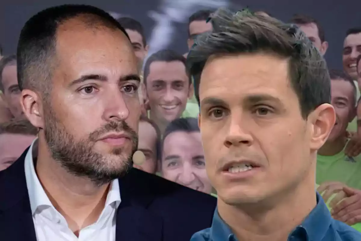 Dos hombres en primer plano con expresiones serias y un grupo de personas sonrientes al fondo