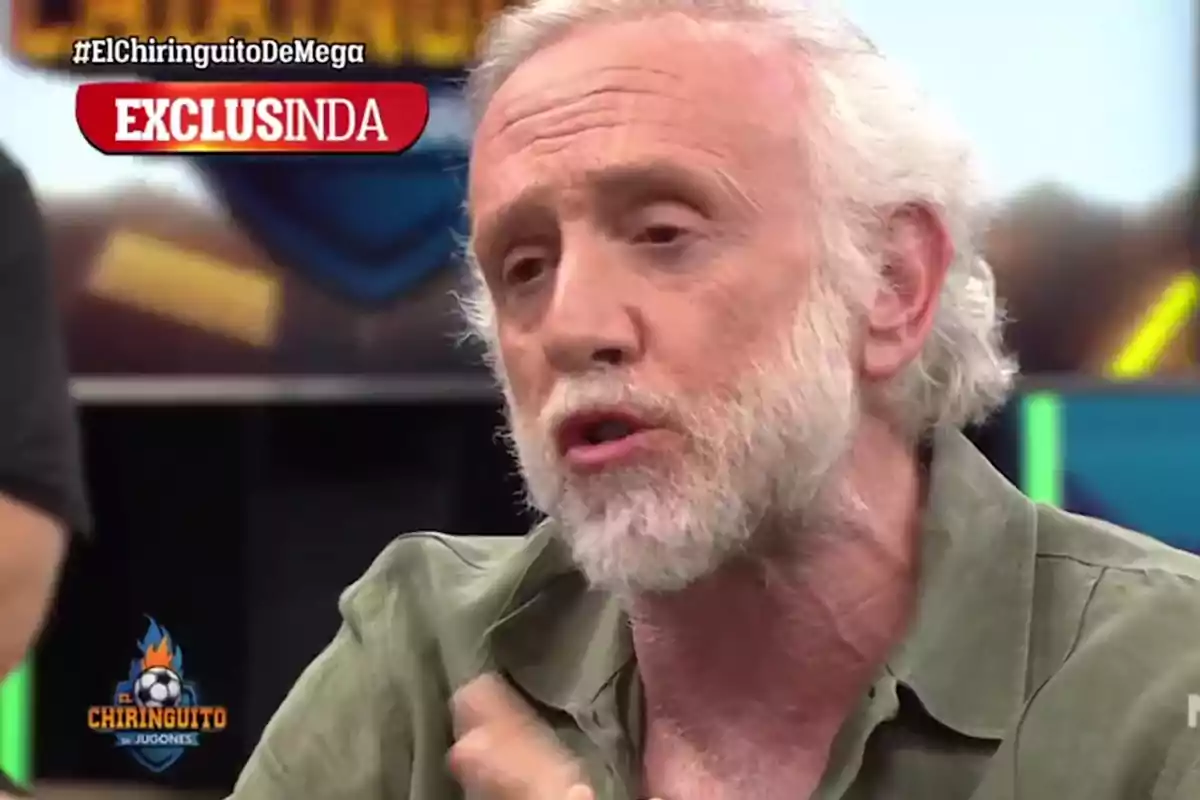 Gray-haired, bearded man speaking on a TV show called El Chiringuito de Jugones with an "exclusive" banner in the top left corner