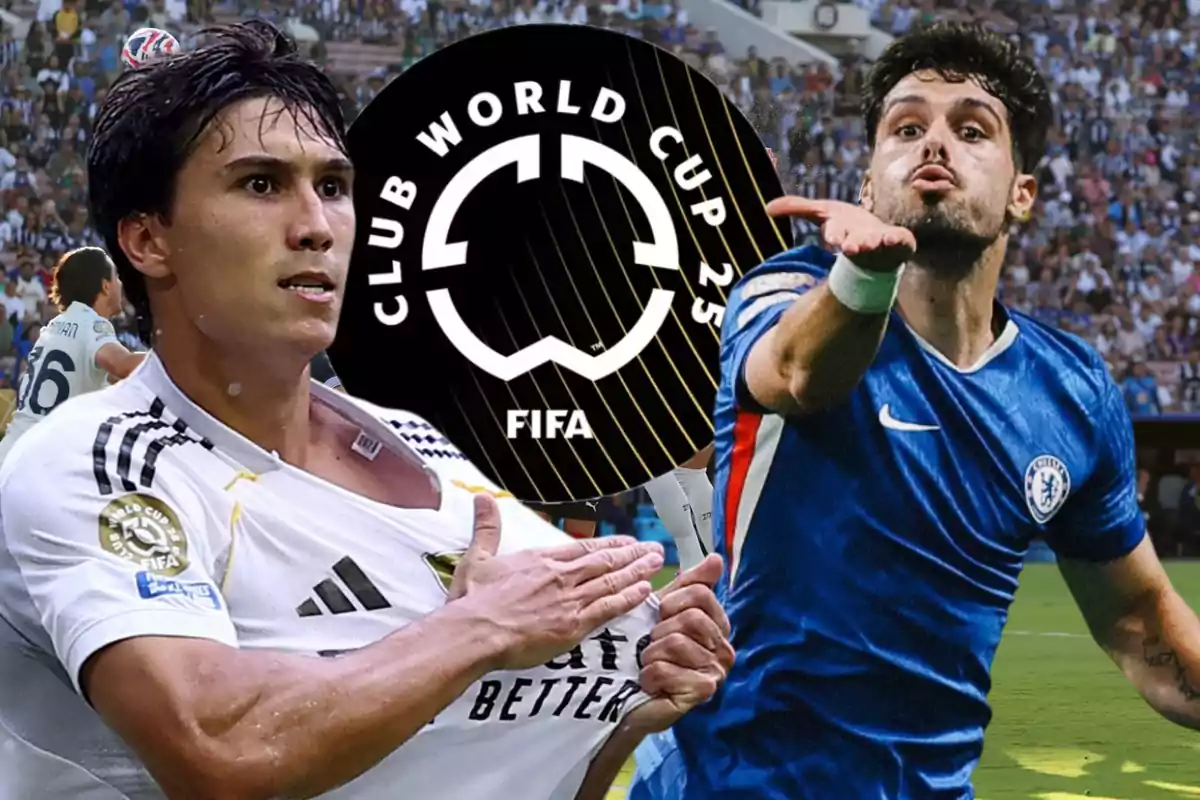 Dos futbolistas celebran frente al logo del Mundial de Clubes 2025 de la FIFA uno con uniforme blanco y otro con uniforme azul