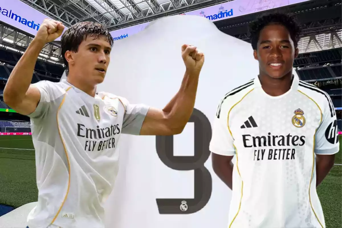 Dos jóvenes futbolistas con uniforme blanco del Real Madrid posan en un estadio, uno de ellos celebra con los brazos en alto y al fondo se ve el número 9 en grande.