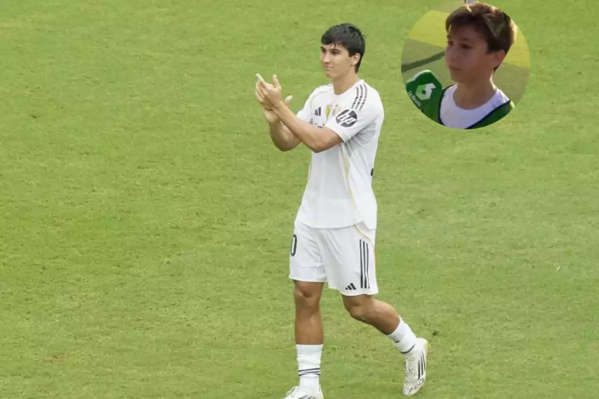 Futbolista con uniforme blanco aplaudiendo en el campo de juego con un recuadro en la esquina superior derecha mostrando a un niño