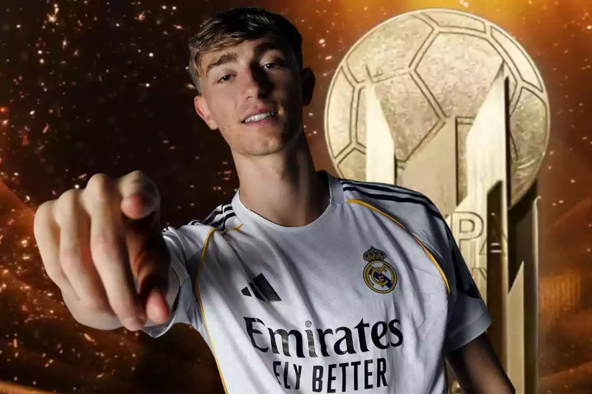 Jugador del Real Madrid señalando hacia la cámara con un trofeo dorado de fondo y un ambiente festivo