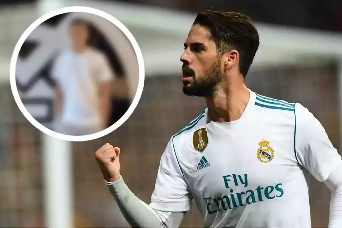 Futbolista del Real Madrid celebrando un gol con el puño cerrado mientras al fondo aparece una figura desenfocada dentro de un círculo blanco