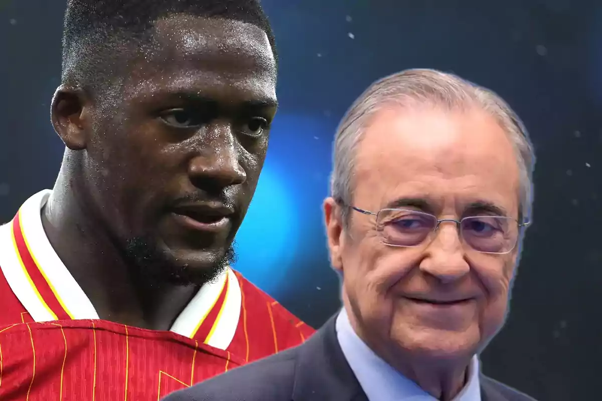Un futbolista con camiseta roja junto a un hombre mayor con gafas y traje sonriendo