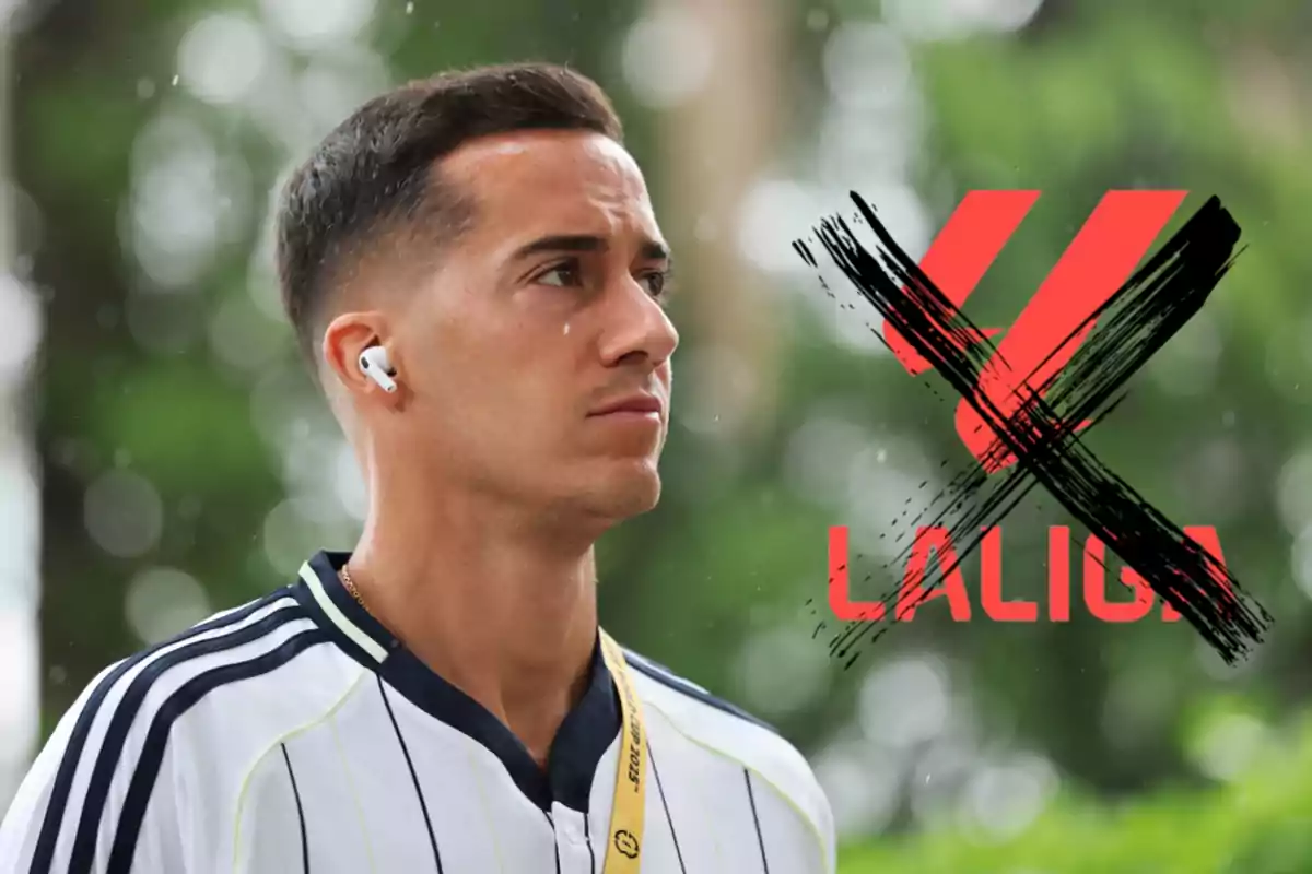 Un futbolista con auriculares y camiseta blanca aparece junto a un logo de LaLiga tachado con una X negra sobre un fondo desenfocado de naturaleza.