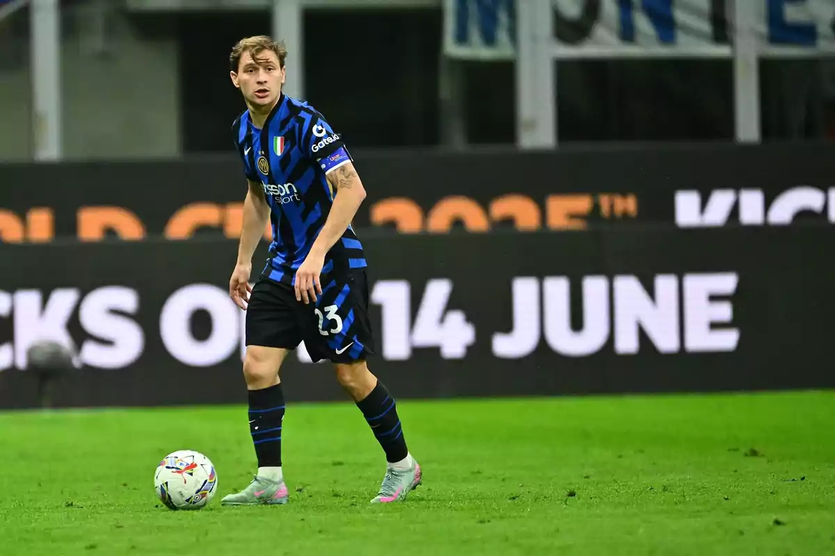 Soccer player in a blue and black uniform controlling the ball in a stadium during a match Soccer player in a blue and black uniform controlling the ball in a stadium during a match