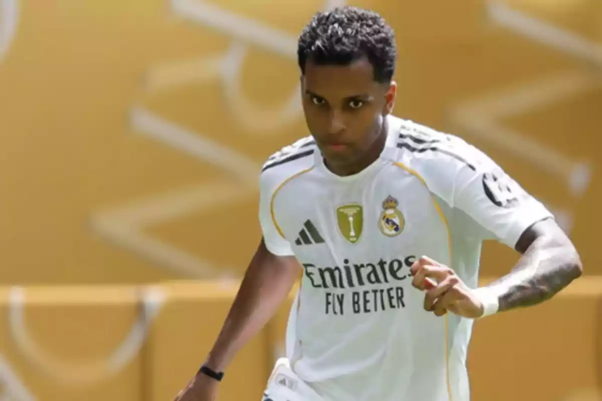 Real Madrid player in a white uniform training on a field with a yellow background Real Madrid player in a white uniform training on a field with a yellow background