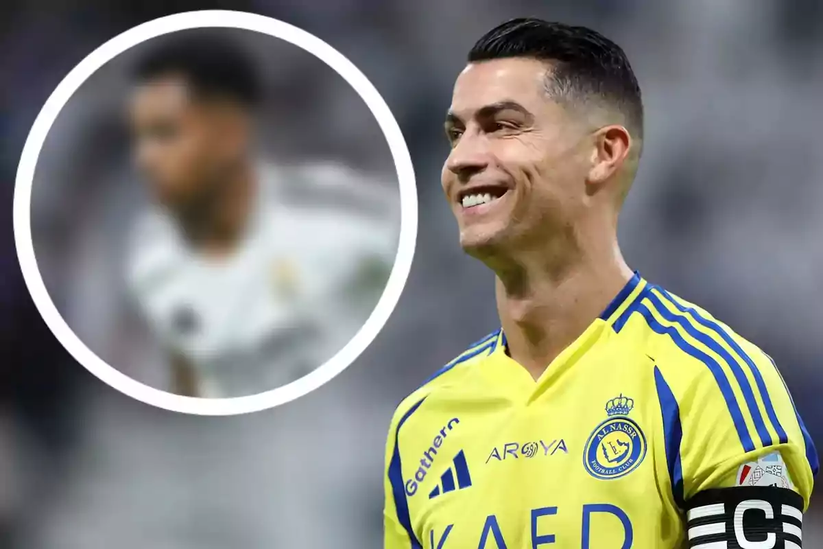 Futbolista con uniforme amarillo sonríe en primer plano mientras al fondo aparece otro jugador desenfocado dentro de un círculo blanco