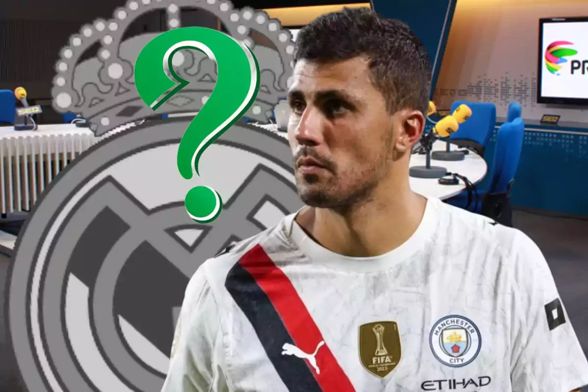 Futbolista con camiseta del Manchester City frente a un escudo gris del Real Madrid y un signo de interrogación verde en un estudio de radio