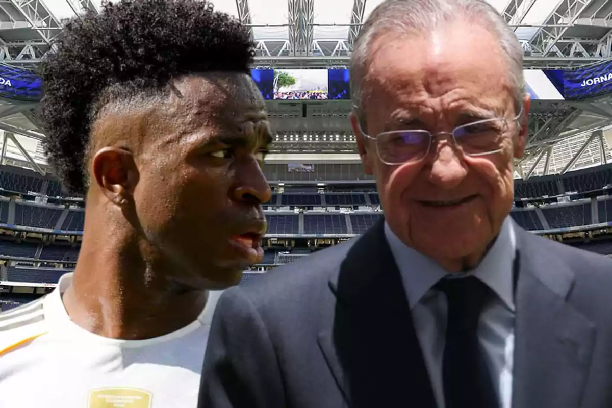 Dos personas en un estadio moderno, una con uniforme deportivo y otra con traje y gafas