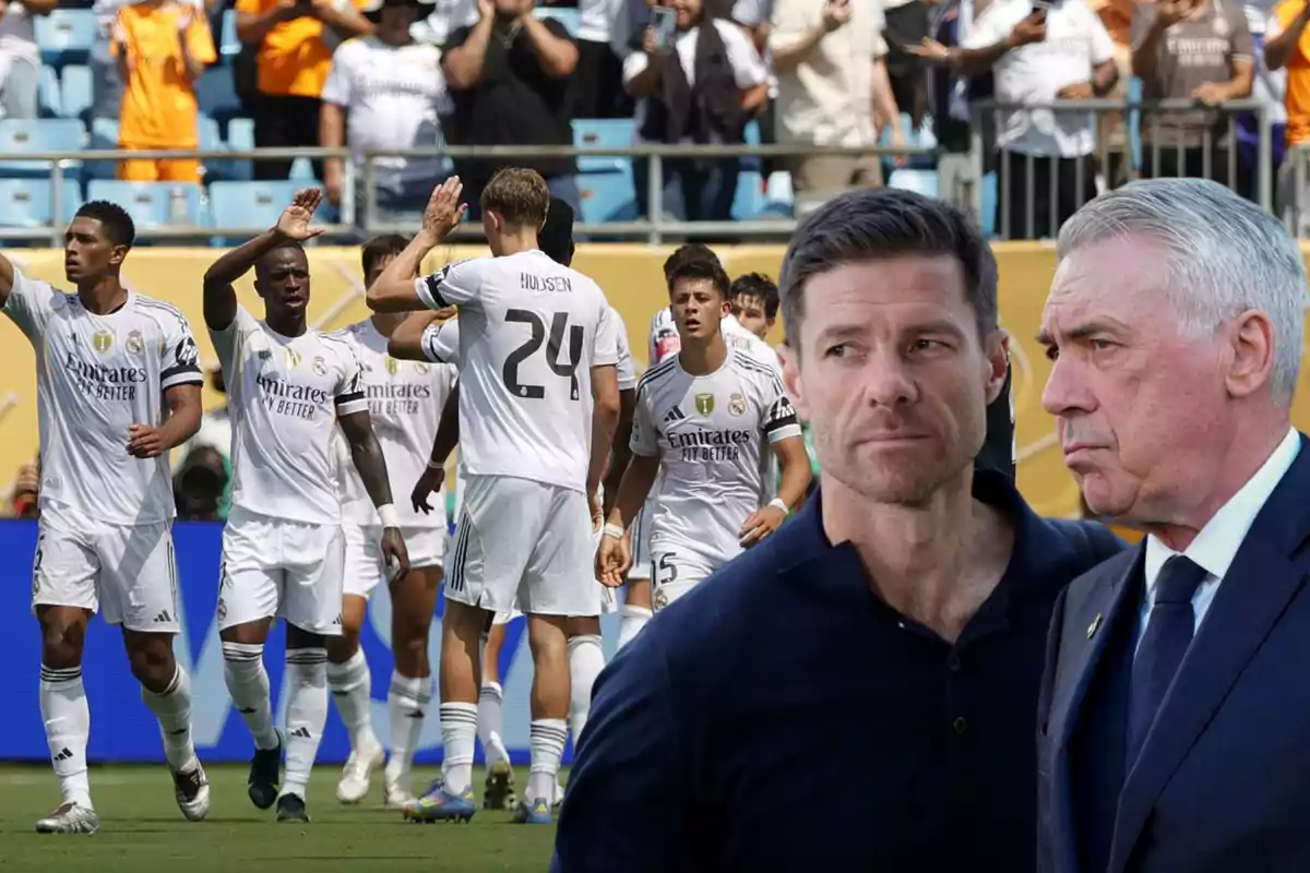 Jugadores del Real Madrid celebran en el campo mientras dos entrenadores aparecen en primer plano con expresiones serias