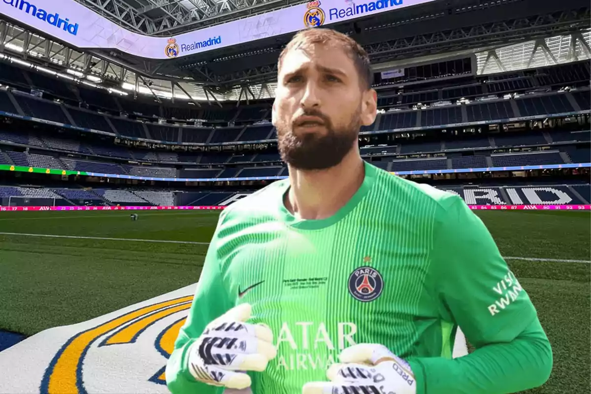 Portero con uniforme verde del PSG en el estadio del Real Madrid
