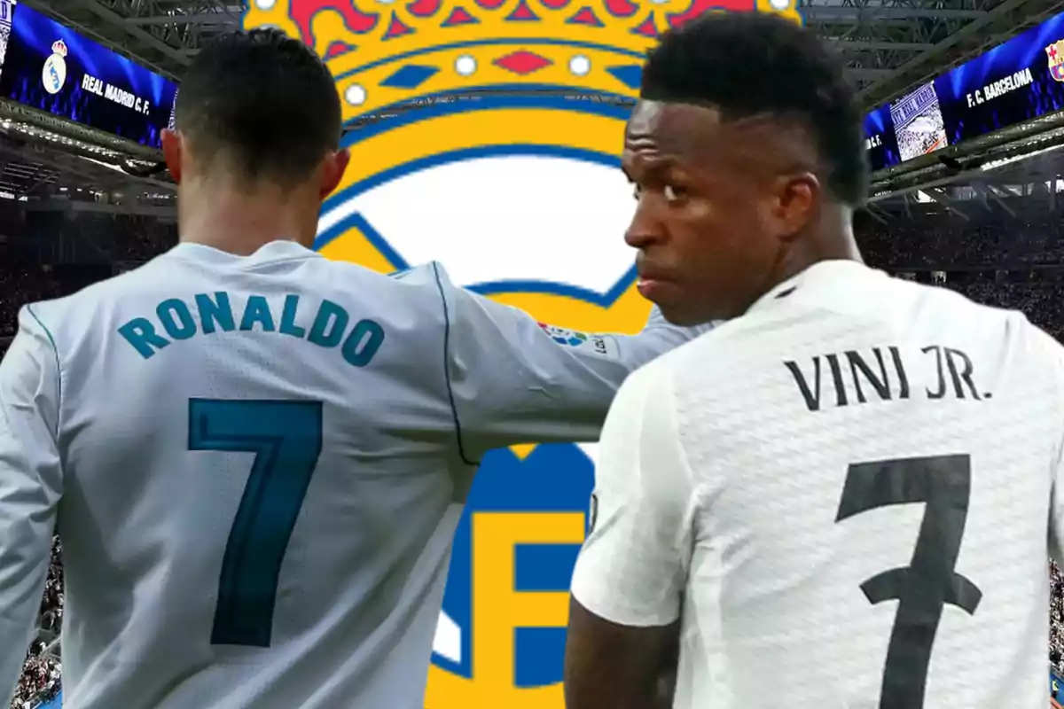 Dos futbolistas del Real Madrid con el número 7 en la espalda, uno con el nombre Ronaldo y otro con el nombre Vini Jr, en un estadio con el escudo del club de fondo