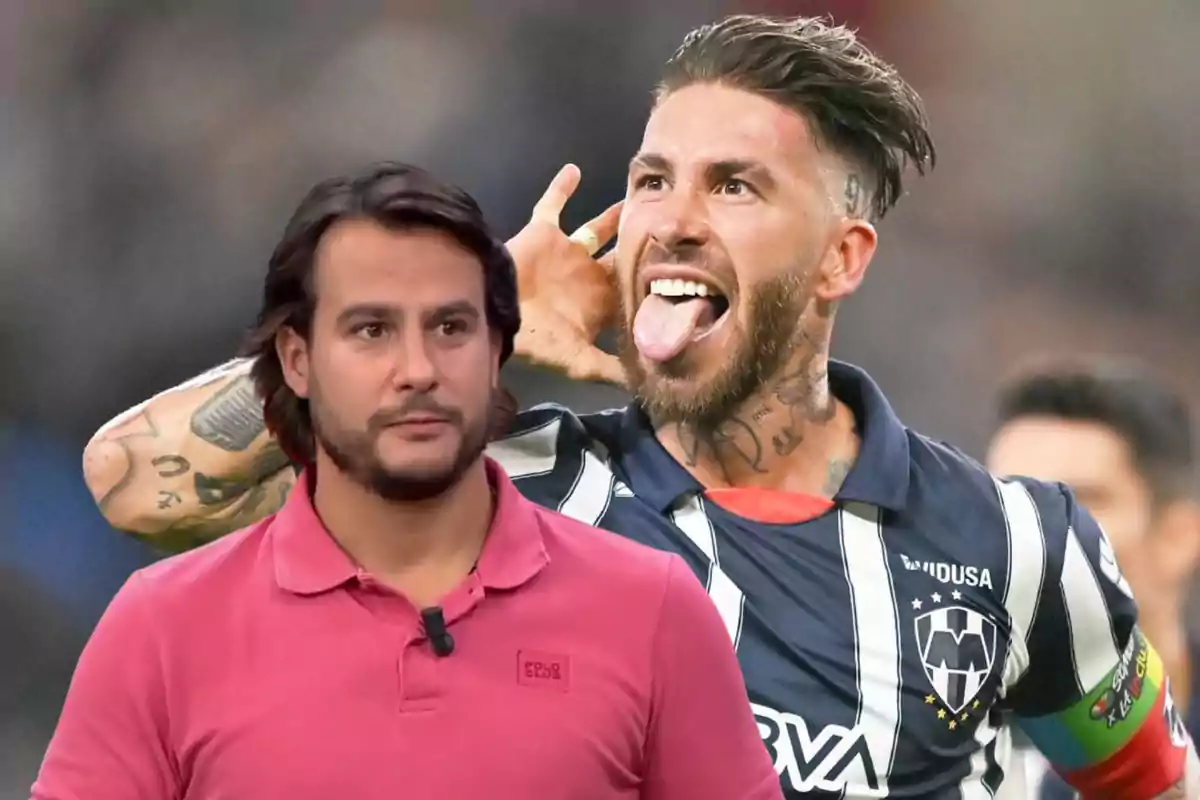 Un hombre con camisa rosa al frente y un futbolista celebrando con la lengua afuera al fondo, ambos en un ambiente deportivo.