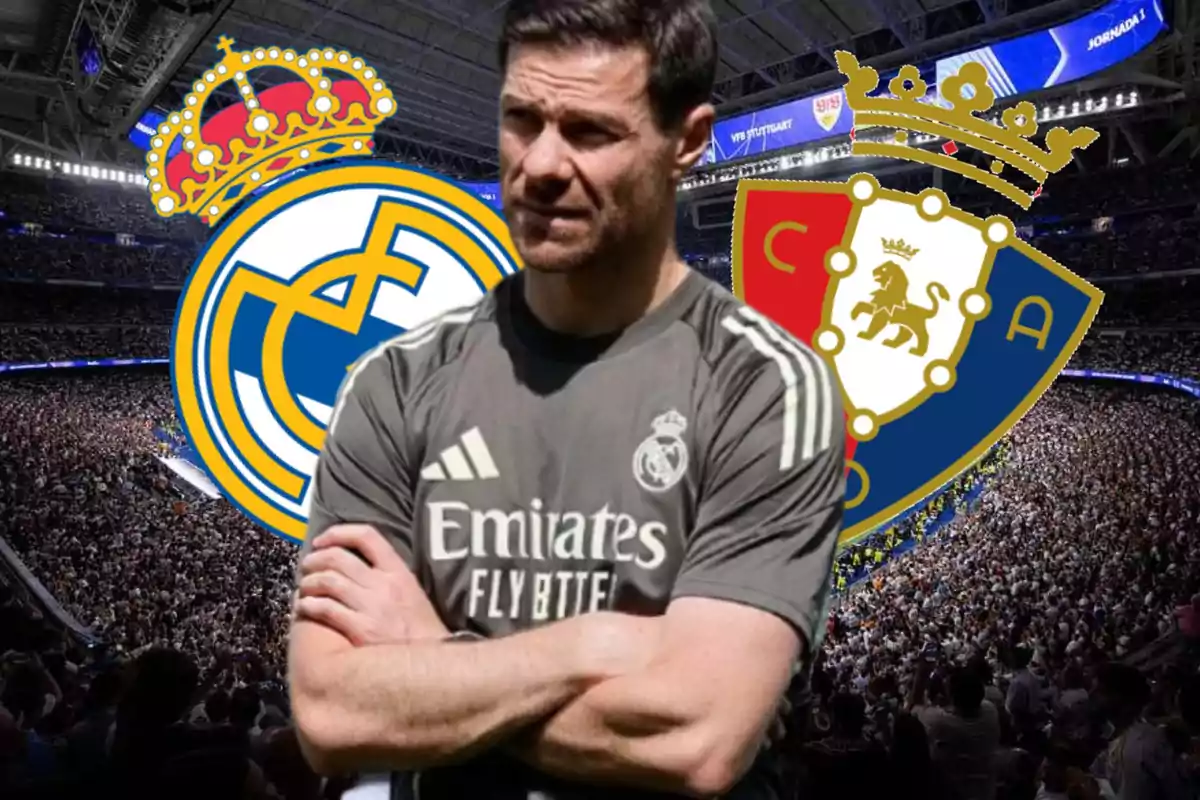 Entrenador con camiseta de Real Madrid en un estadio lleno con los escudos de Real Madrid y Osasuna al fondo