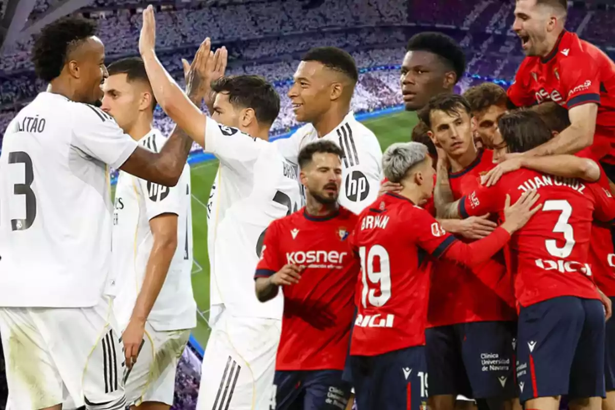 Jugadores de dos equipos de fútbol, uno vestido de blanco y otro de rojo, celebran en grupo durante un partido en un estadio lleno de aficionados