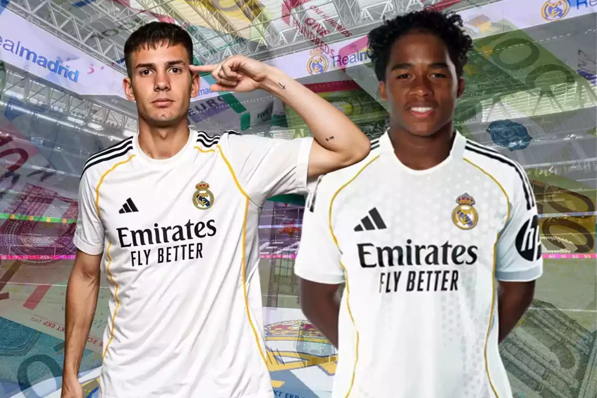 Dos futbolistas jóvenes con uniforme del Real Madrid posan en un estadio con billetes de euro de fondo