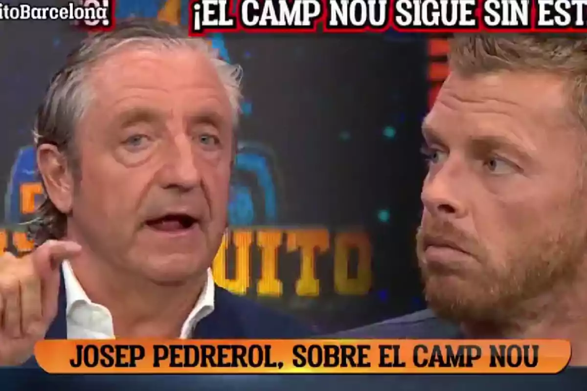 Dos hombres en un programa de televisión deportiva discuten sobre el estado del Camp Nou, con un rótulo en pantalla que menciona a Josep Pedrerol.