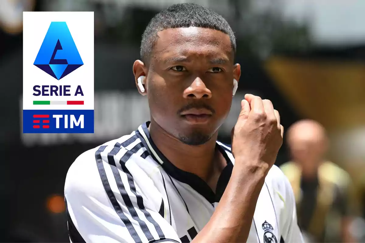 Soccer player with headphones wearing a white and black uniform with the Serie A TIM logo on the left