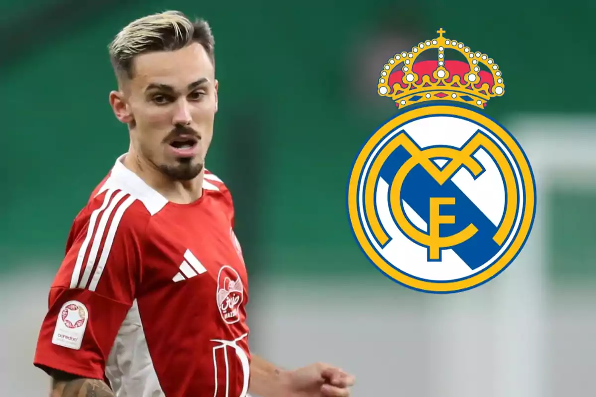 Futbolista con uniforme rojo y blanco junto al escudo del Real Madrid sobre fondo verde