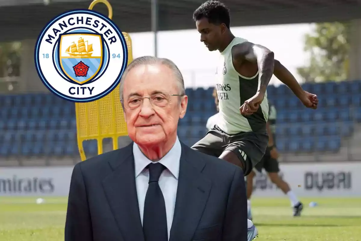Un hombre mayor con gafas y traje oscuro aparece en primer plano sobre un campo de entrenamiento de fútbol, al fondo un jugador entrena y se observa el escudo del Manchester City