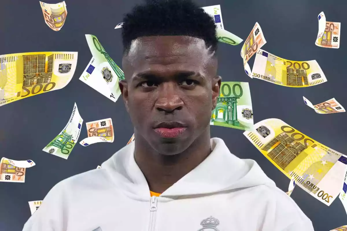 Un futbolista con expresión seria aparece en primer plano mientras billetes de euro flotan a su alrededor.