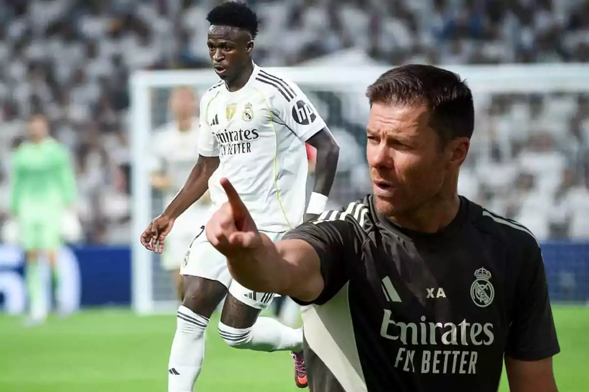 Entrenador del Real Madrid dando indicaciones mientras un jugador corre en el campo durante un partido