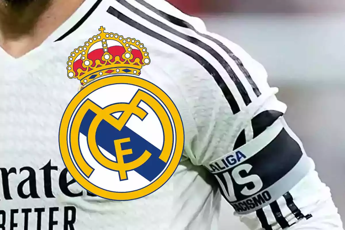Real Madrid player with a captain's armband that says La Liga vs Racism
