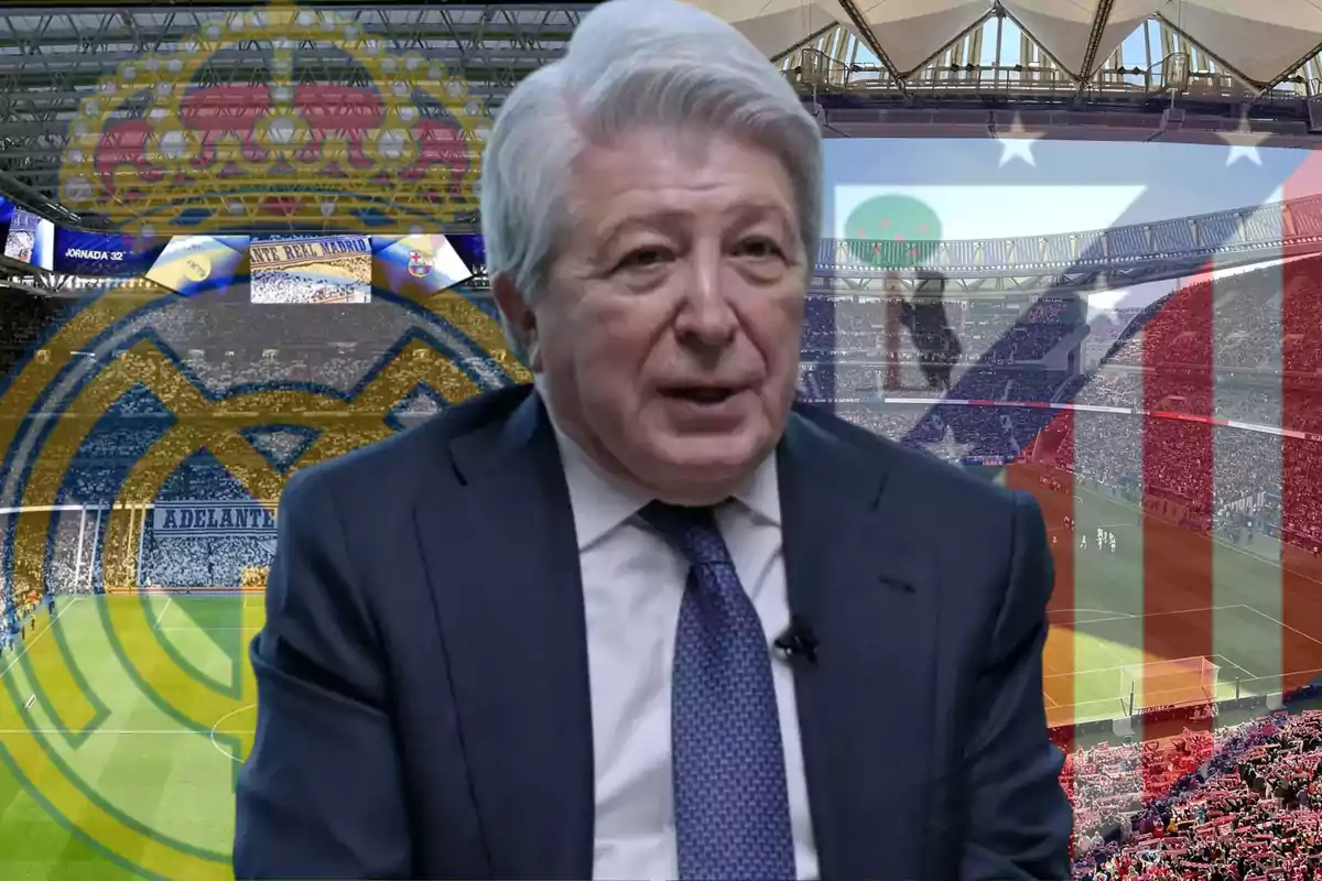 Hombre de cabello canoso con traje y corbata al frente de un fondo compuesto por los estadios y escudos de los equipos de fútbol Real Madrid y Atlético de Madrid