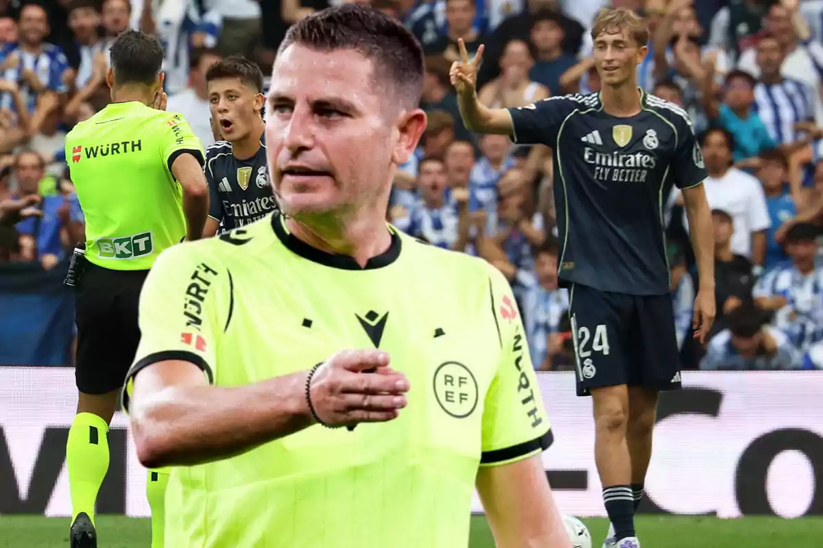 Un árbitro de fútbol en primer plano con jugadores del Real Madrid y aficionados en el fondo durante un partido