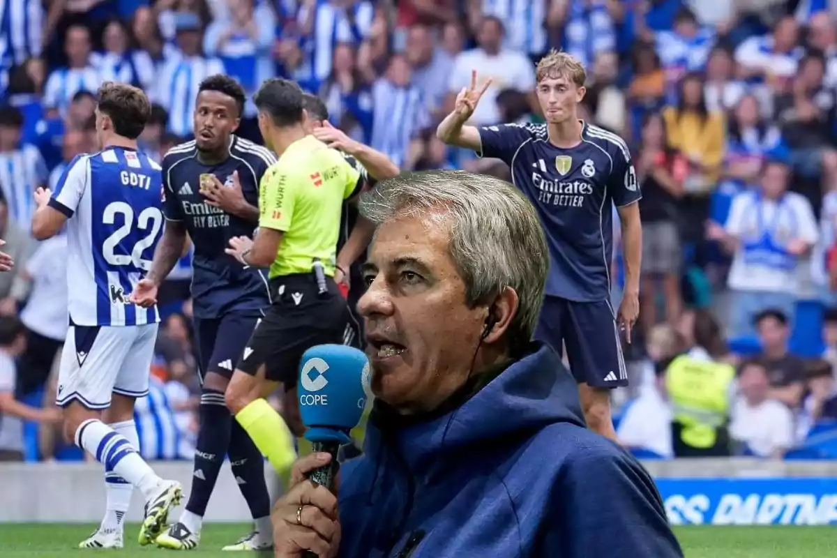 Un periodista deportivo sostiene un micrófono mientras al fondo se observa una escena de un partido de fútbol entre jugadores del Real Madrid y la Real Sociedad