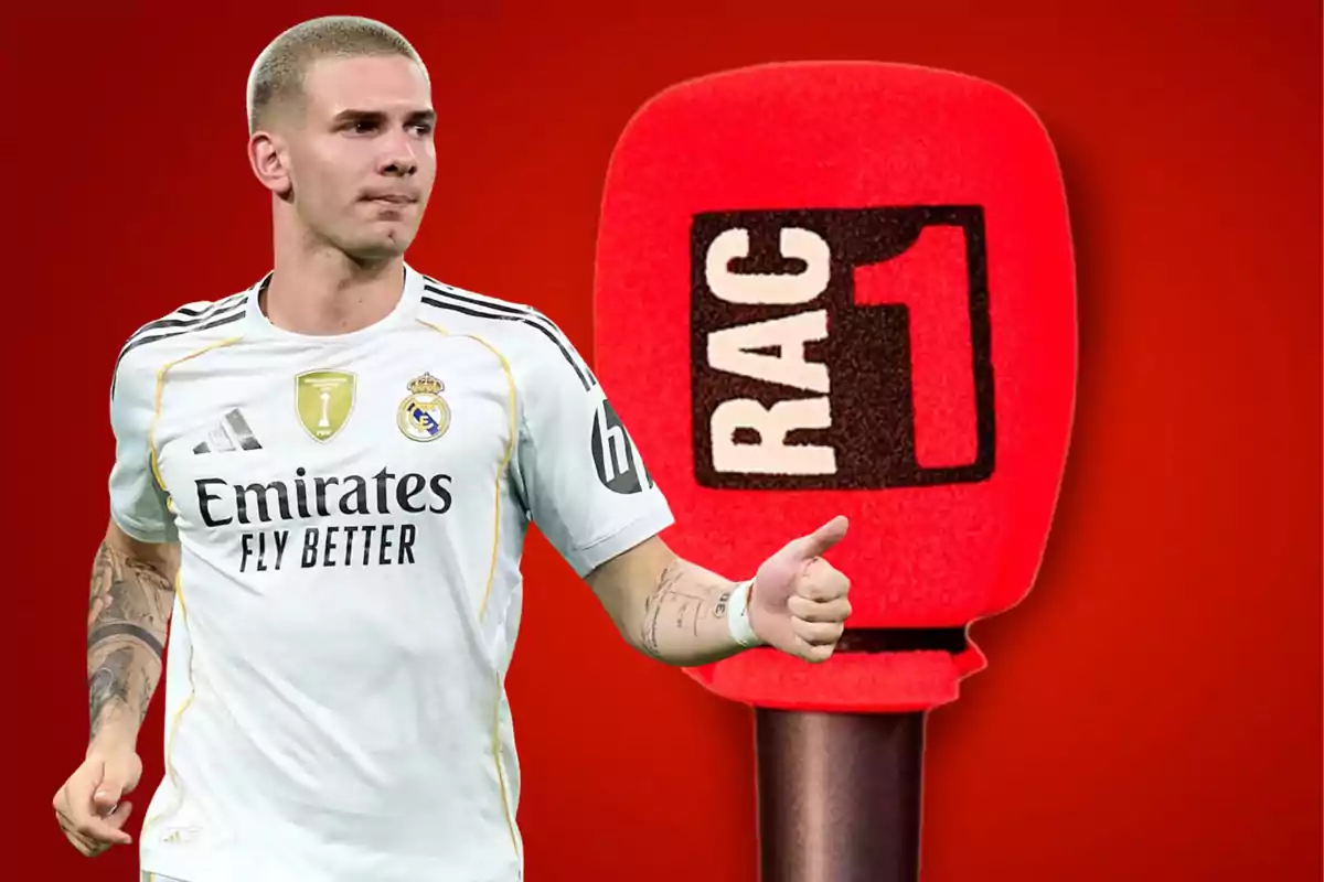 Soccer player in a Real Madrid uniform posing in front of a red microphone with the RAC1 logo against a red background