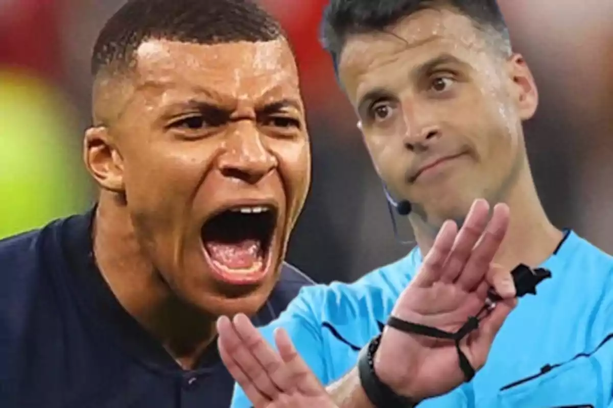 Un futbolista gritando con expresión de enojo mientras un árbitro hace un gesto de negación con las manos