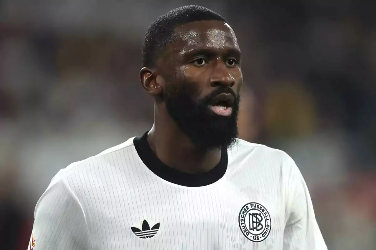 Bearded player in a white jersey during a match Bearded player in a white jersey during a match