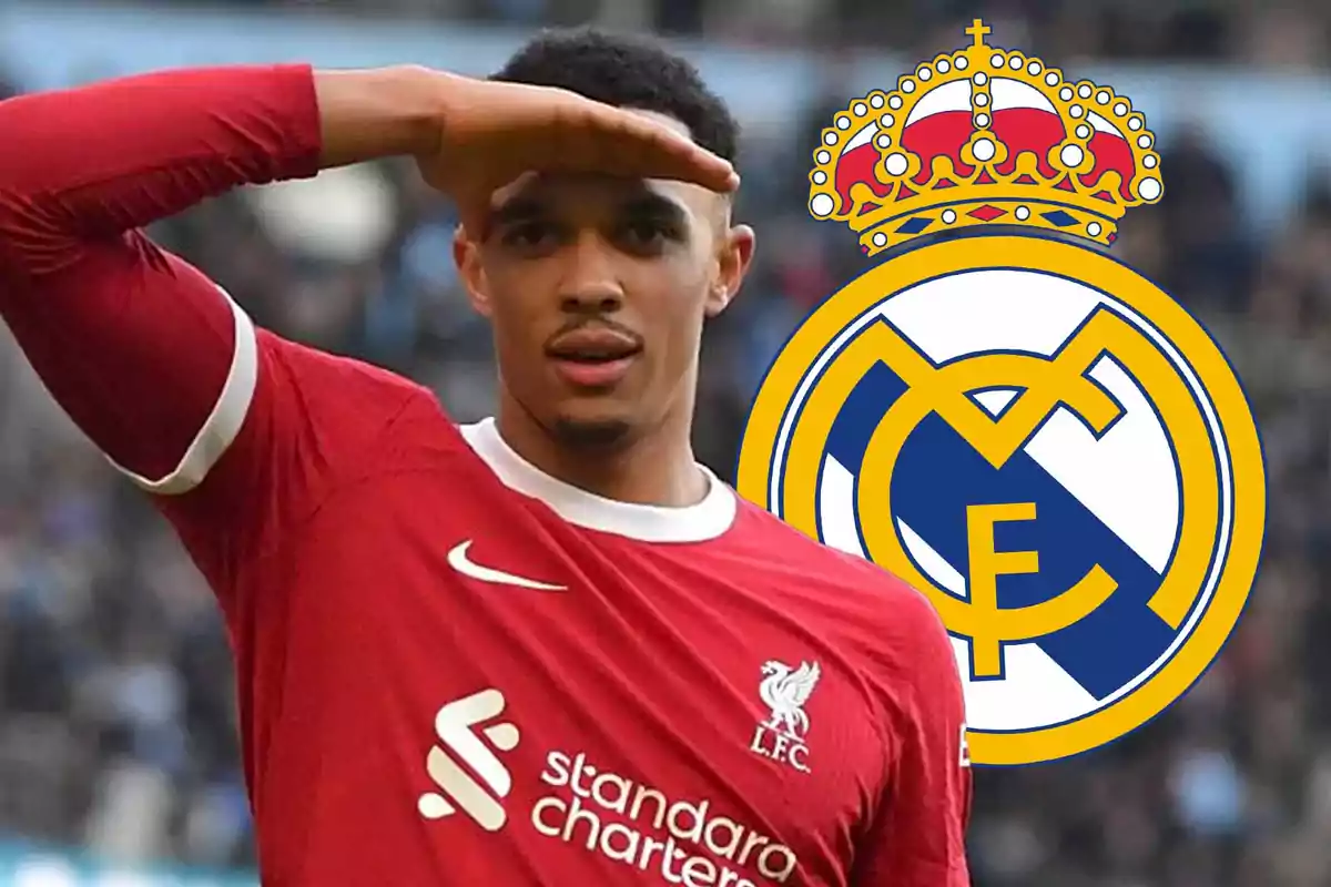 Un jugador de fútbol con uniforme rojo hace un gesto de saludo militar, con el escudo del Real Madrid al fondo.