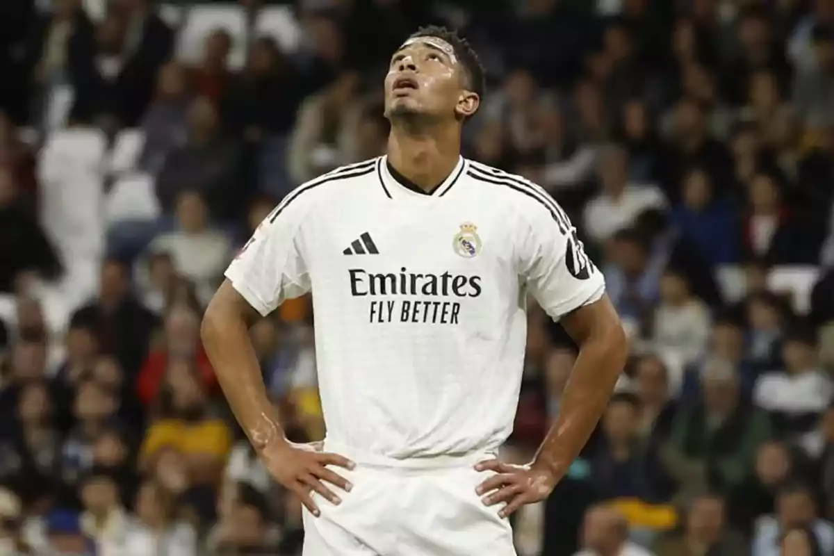 Real Madrid player looking up during a match. Real Madrid player looking up during a match.