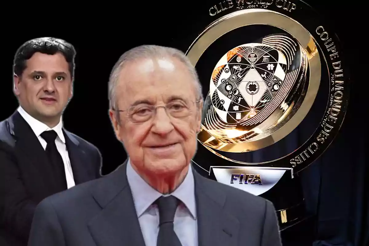 Dos hombres con traje posan frente a un trofeo dorado del Mundial de Clubes de la FIFA sobre un fondo negro