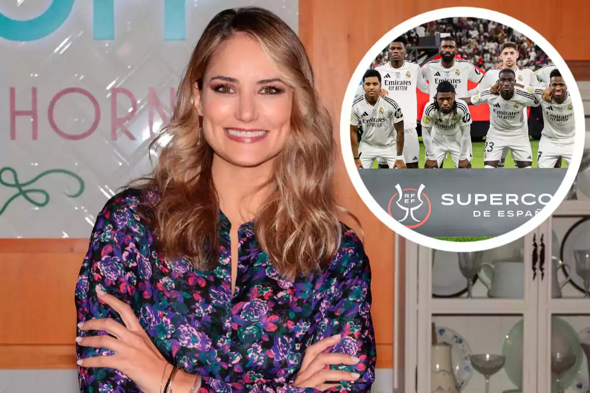 Una mujer sonriente con una blusa de flores posa frente a un fondo que muestra un equipo de fútbol en un círculo con el logo de la Supercopa de España.