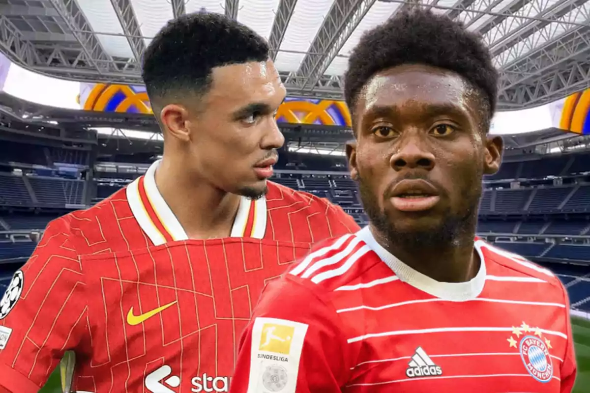 Dos jugadores de fútbol con camisetas rojas en un estadio.